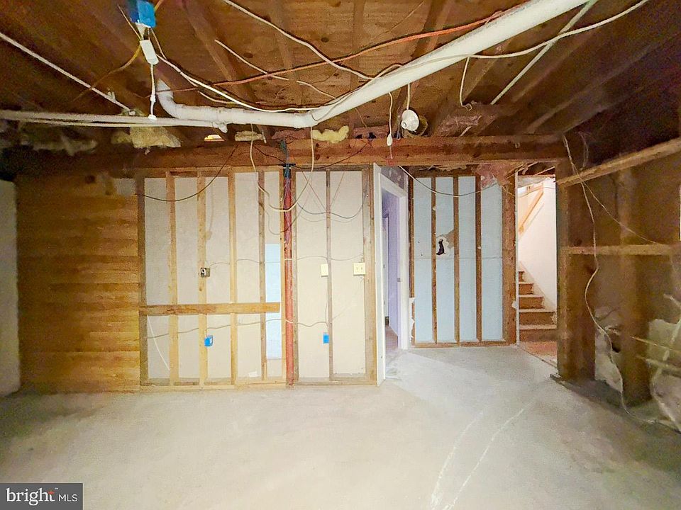 31st image of 1709 Emerson Ave