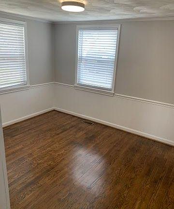 3rd image of 1015 Dune St