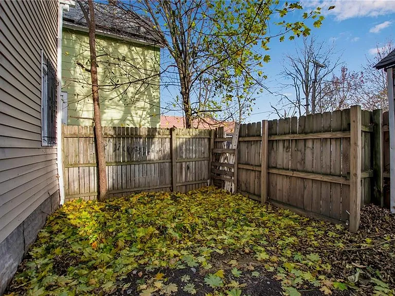 147 Gorton St — Photo 4