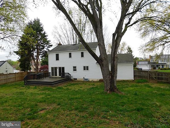 2nd image of 916 Pointer Ridge Dr