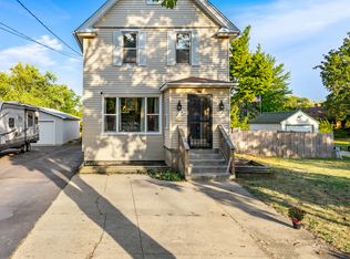 1218 Wheeler St, Woodstock, IL 60098