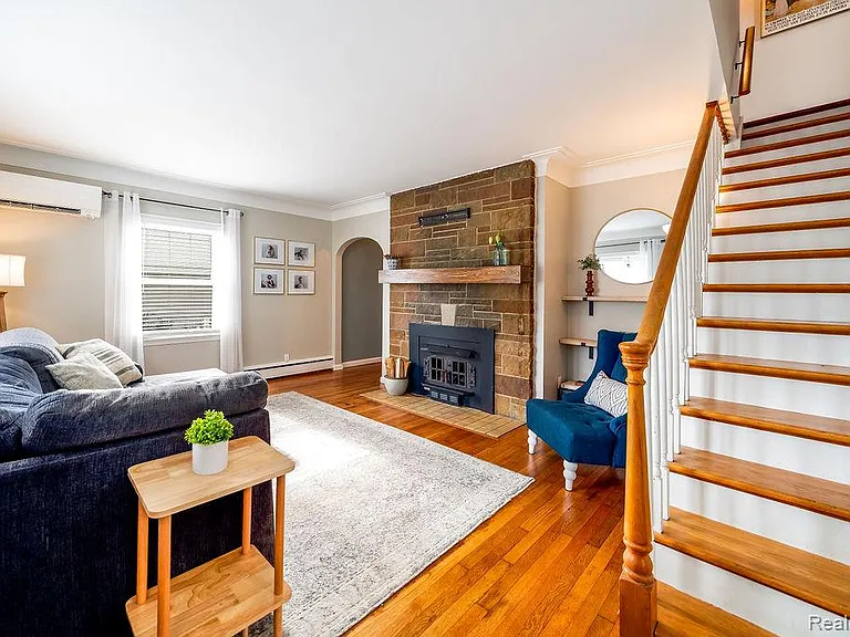 165 Bowers St — Photo 10
