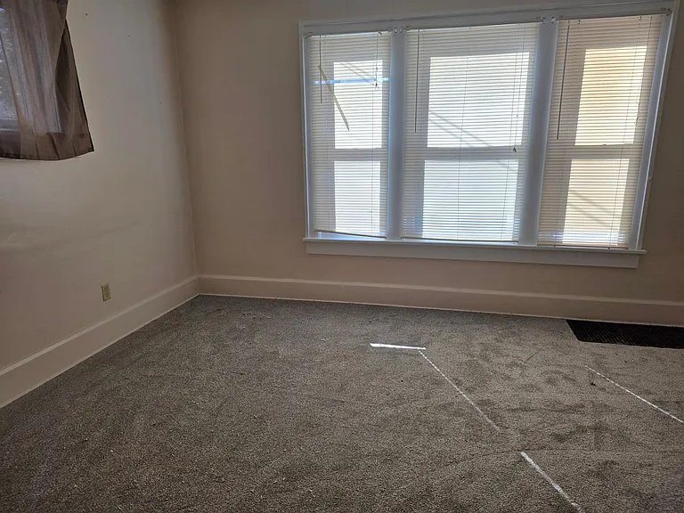 200 E Walnut St — Photo 7
