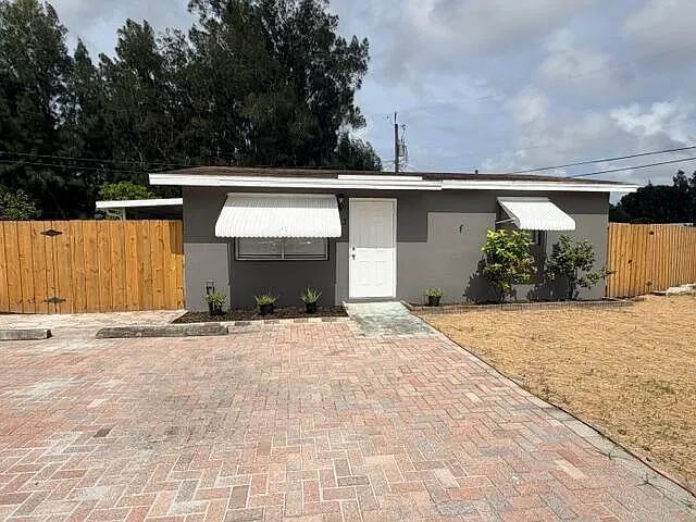 3642 Gulfstream Rd #3