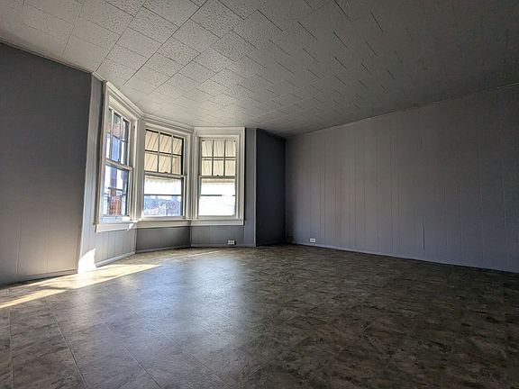 2nd image of 21 Sargent St #2