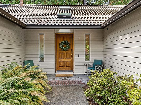 3rd image of 3901 Stikes Drive SE
