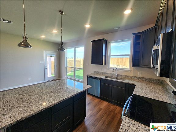 5th image of 930 James Parker Cir