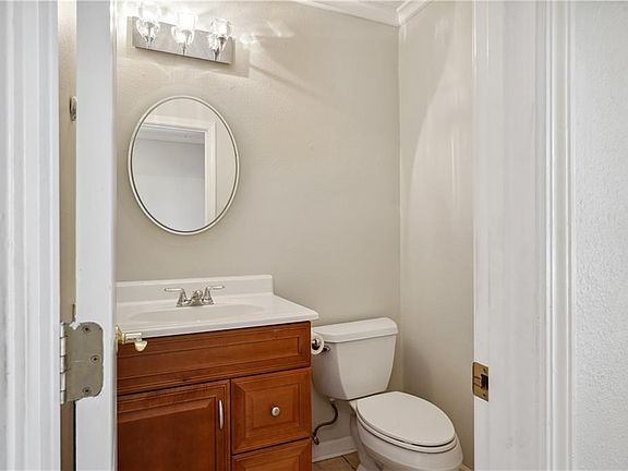 3rd image of 73 Woodlake Blvd
