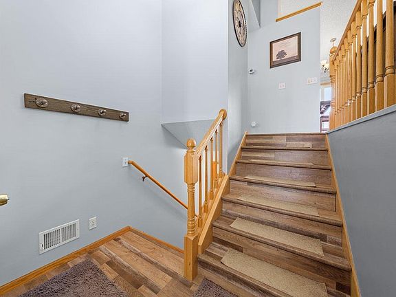 4th image of 735 Laura St