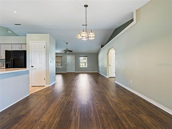 5th image of 5048 Royal Oak Dr
