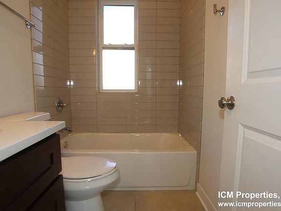 3rd image of 1602 W Belle Plaine Ave #2F