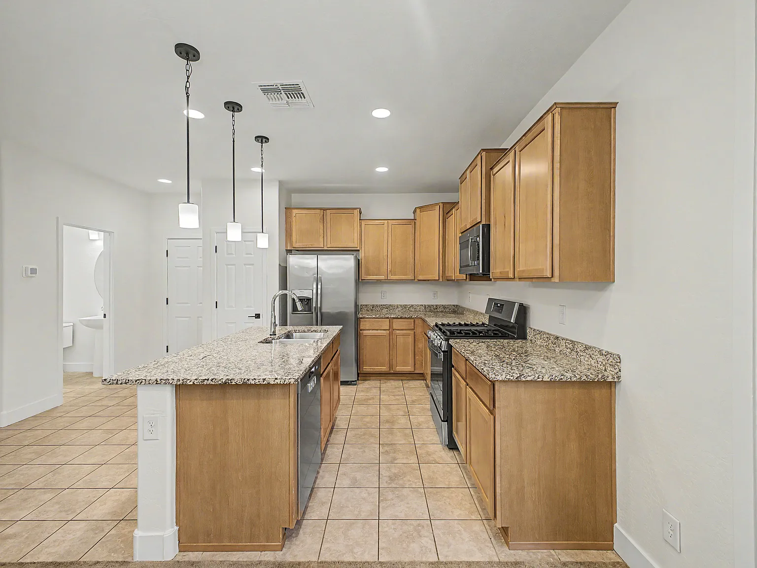 4 bed, 2.5 bath, 1839 sqft, $2,199 — Photo 4