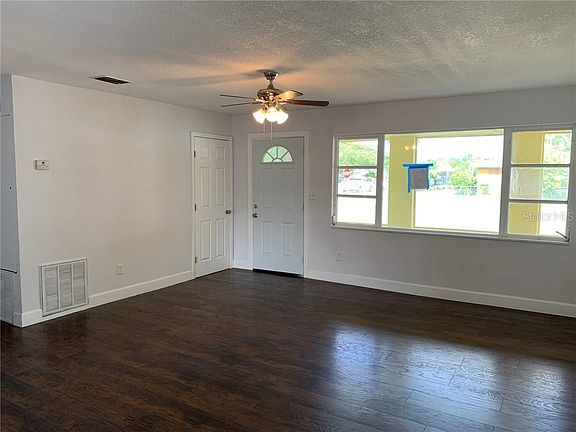 3rd image of 2001 S Ivey Ln