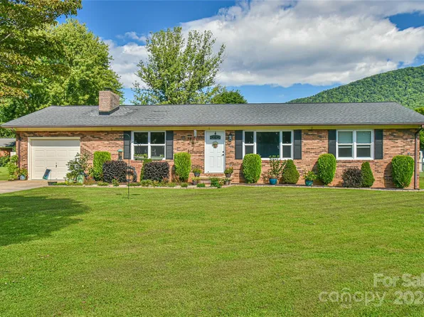 70 W Carson St, Old Fort, NC 28762