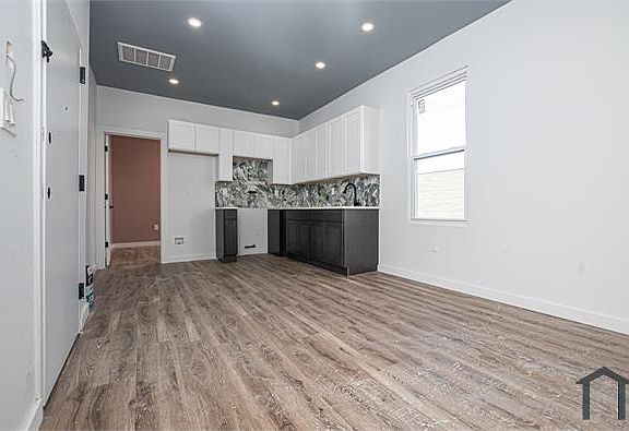 3rd image of 331 Sussex Ave #3R