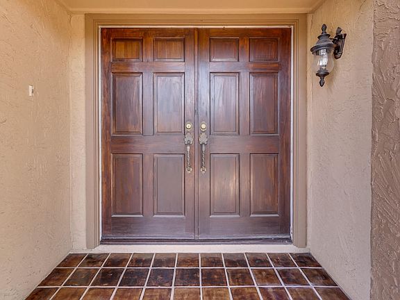 3rd image of 2326 W Naranja Ave