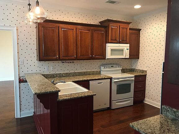 2nd image of 28 Cobblestone Blvd SE