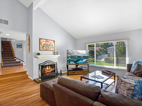 5th image of 298 Larch Crest Ct