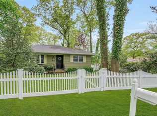 92 Laurelton Ave, Lake Grove, NY 11755