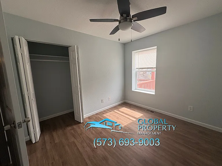 Lakefront Apartments — Photo 82