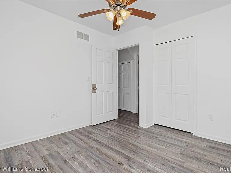 90 Tacoma Dr — Photo 21