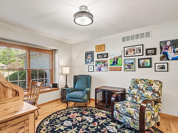 3rd image of 55822 Alverstone Dr W