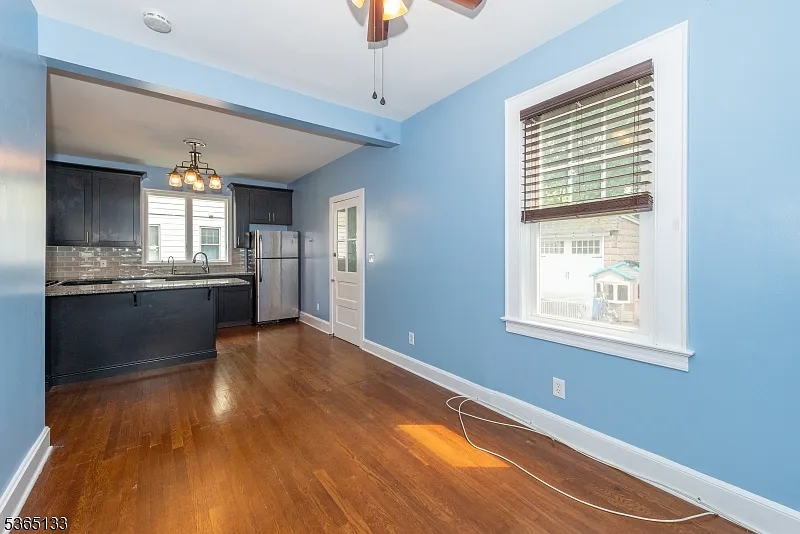 2 bed, 1.0 bath, $2,525 — Photo 4