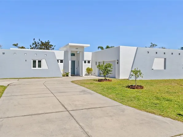 3319 Mayflower St, Sarasota, FL 34231