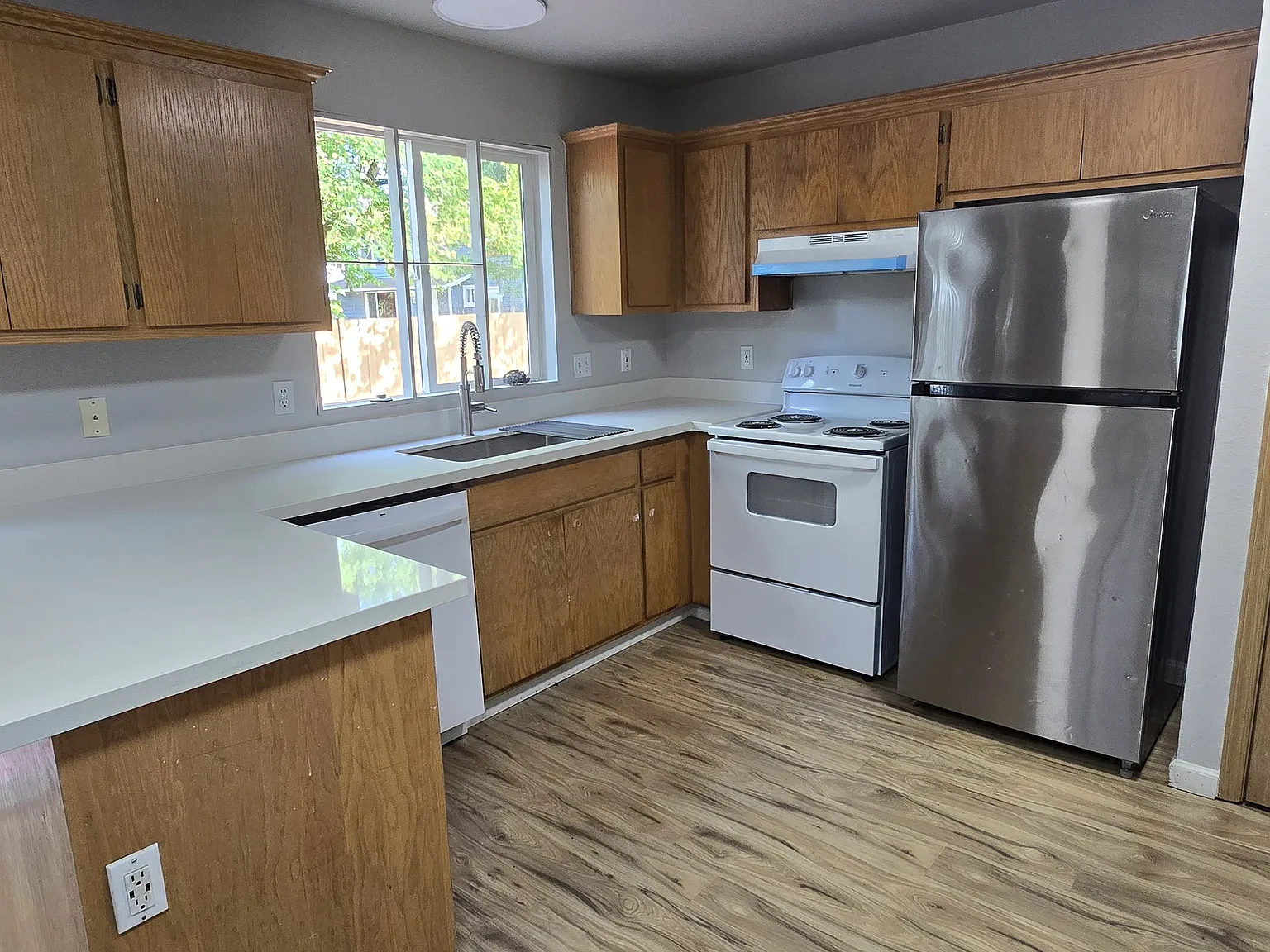 3 bed, 2.5 bath, 1600 sqft, $2,600 — Photo 4