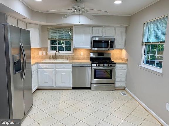 2nd image of 15131 Catalpa Ct