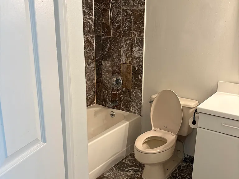 9019 Wall St #4G — Photo 10