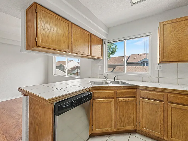 4594 E Kentucky Pl — Photo 6