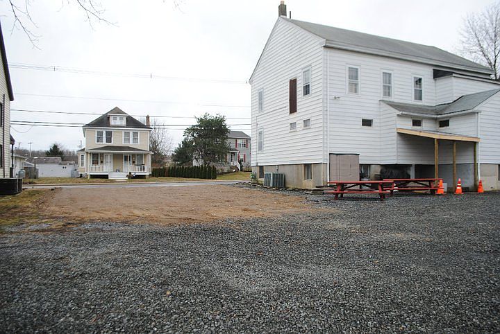 1st image of 10 Magnolia Ave