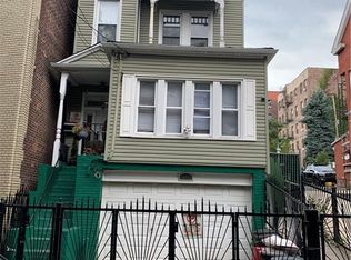 312 E 201st St, Bronx, NY 10458