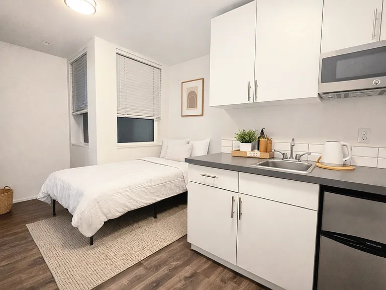 Horizon Greenwood Apartments — Photo 15