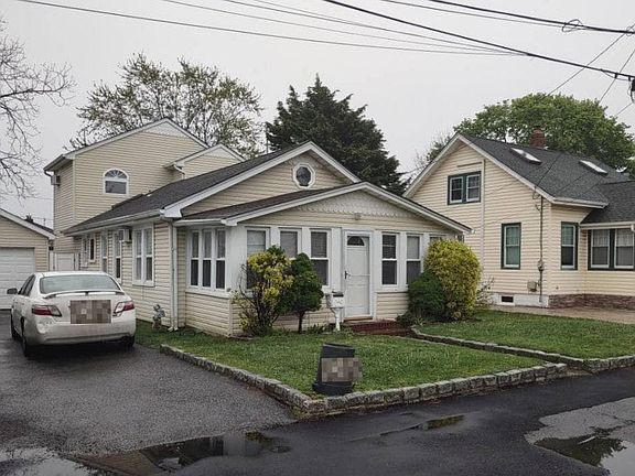 3rd image of 234 Travis St