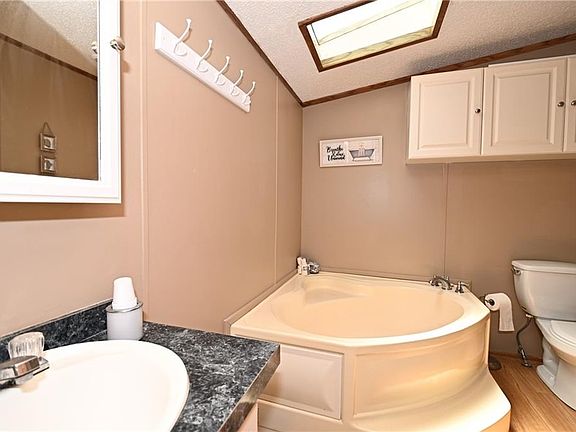 3rd image of 107 Caesars Cir