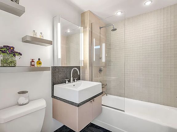 4th image of 120 Greenwich St #Penthouse 2