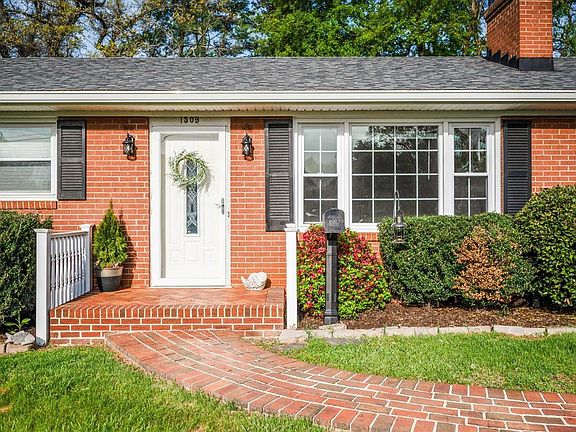 3rd image of 1509 Lynndale Pl #11-111