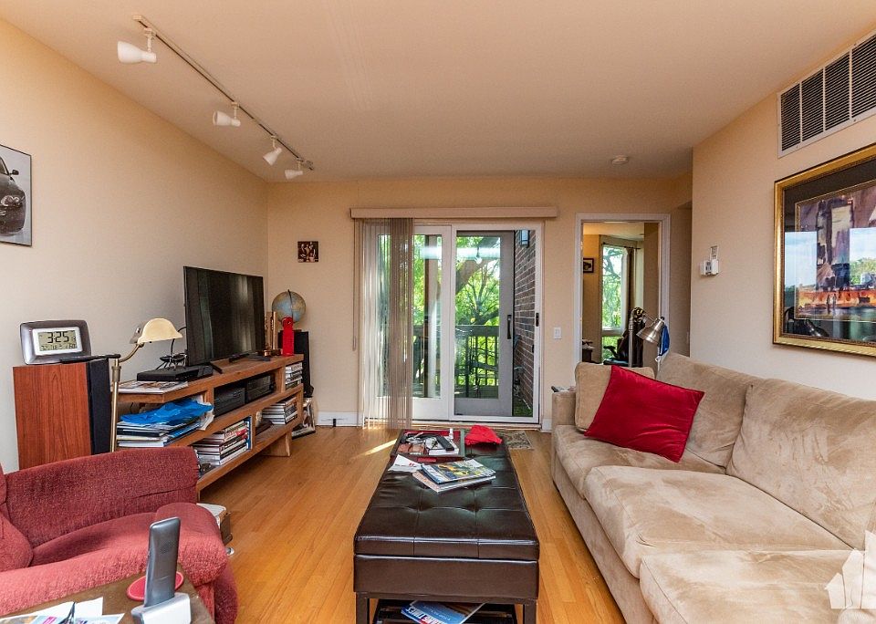 1st image of 2131 N Larrabee St #3