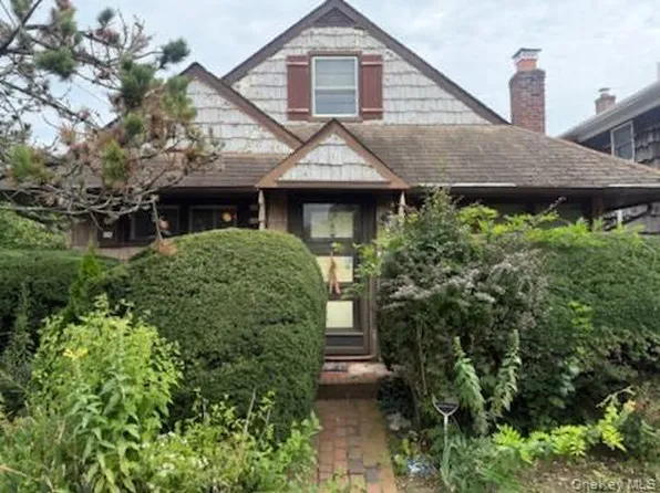 803 Ibsen Street, Woodmere, NY 11598