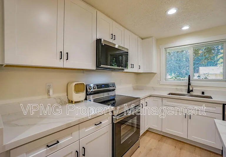 19419 NE 11th St — Photo 19
