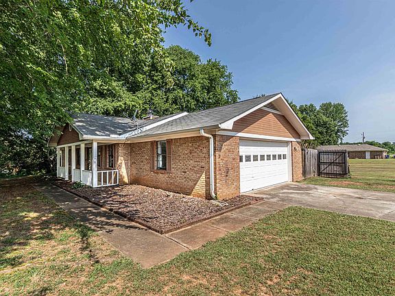 4th image of 102 Ashmore Dr