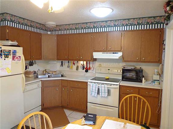3rd image of 1725 Turner St