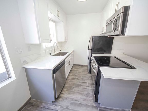 4th image of 1721-1725-1733 Purdue Ave #208