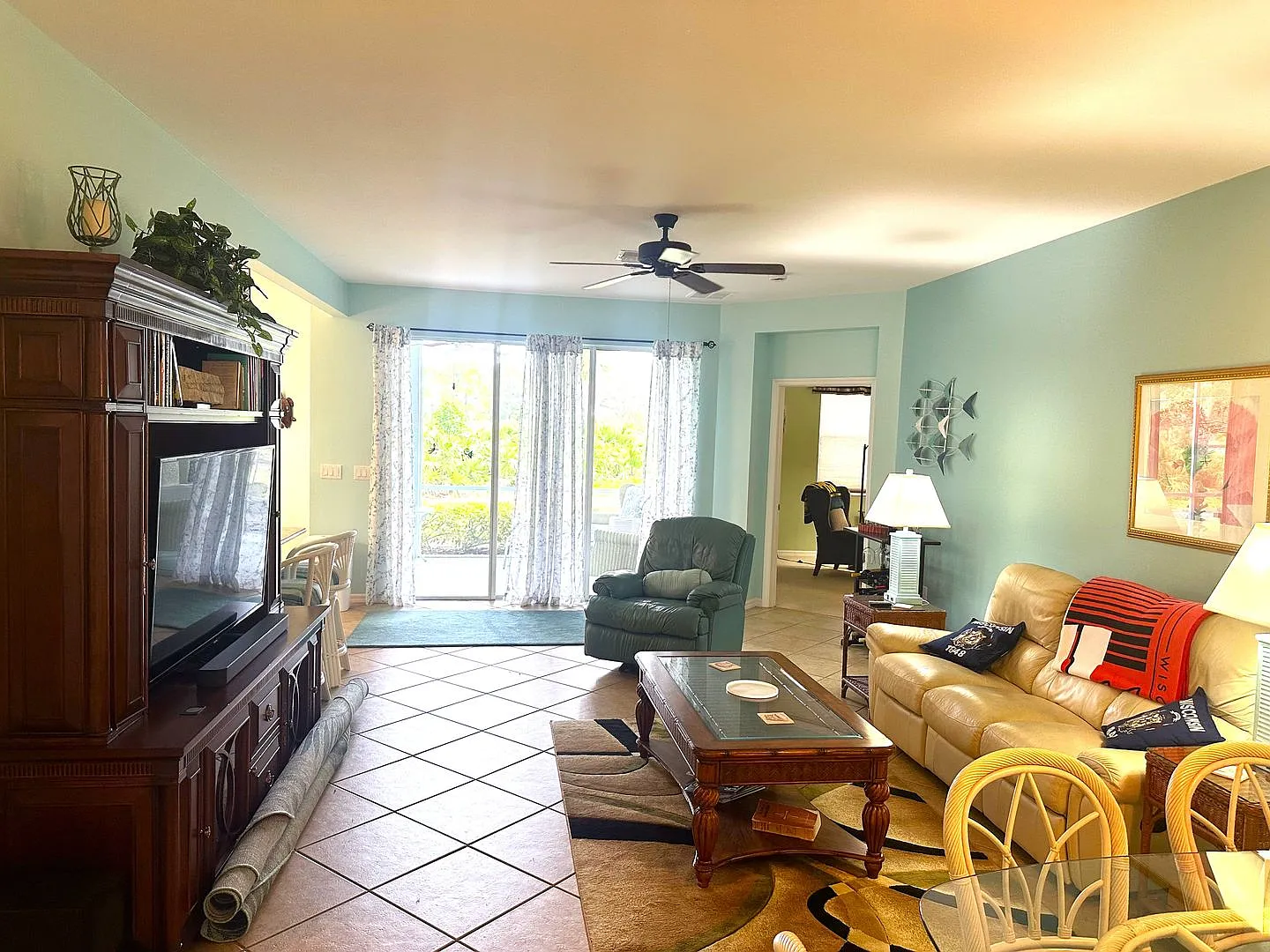 Furnished/Turnkey 2+Den, 2 Bath 1 Car Garage 1st Floor Condo In River Hall — Photo 4