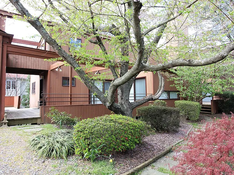 6872 Melrose Dr — Photo 56