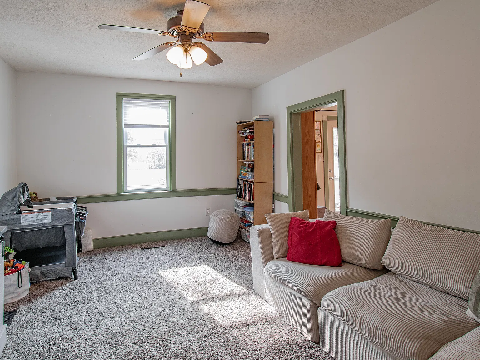 2 bed, 900 sqft, $1,100 — Photo 2