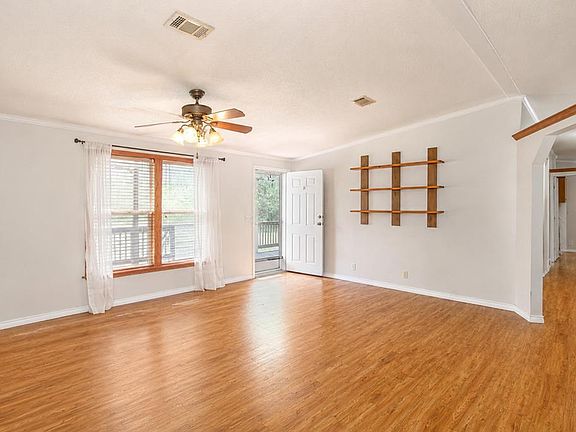 4th image of 2100 Marilyn Dr