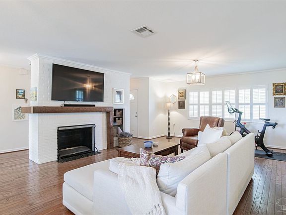 4th image of 2820 Magnolia Ave